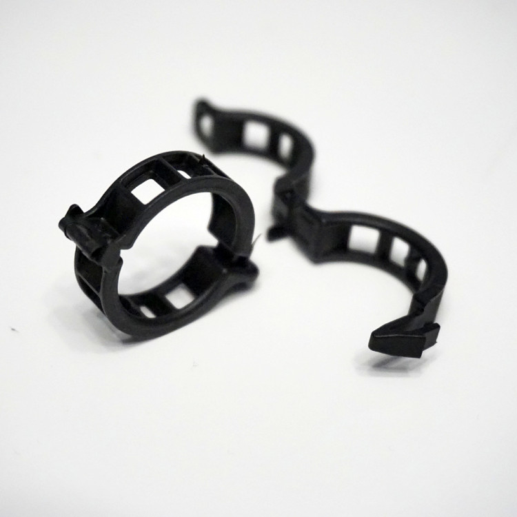 Gronest tomato clips - sturdy and flexible plant support solution for healthy tomato growth. Easy to use and durable. Order now for a bountiful harvest!